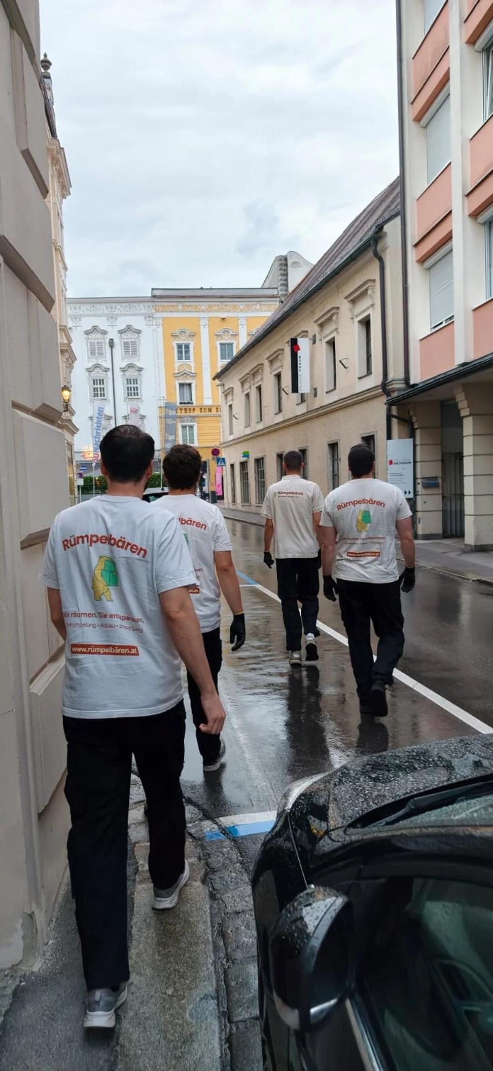 Das Rümpelbären-Team unterwegs zu einem Einsatz in Linz